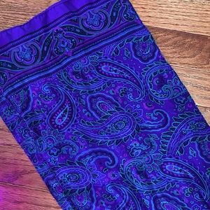 Beautiful paisley print multipurpose scarf.